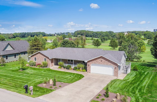Beautiful Home over looking Apple Valley Golf Course