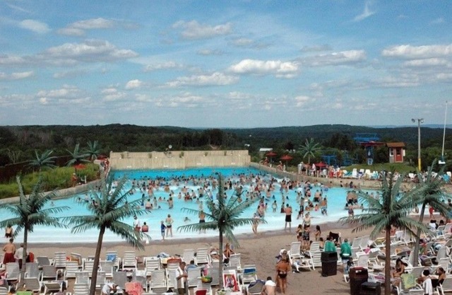 CamelBeachWaterPark 3 Level Condo Deck Gas Grill AirConditioned SmartTV nPool