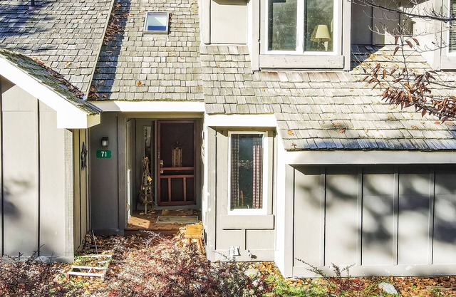 Cozy, Family-Friendly Townhome w/ Fireplace - Near Skiing and Golf!