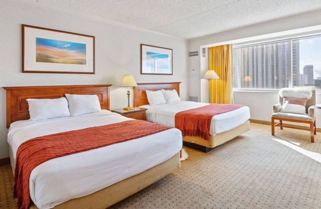 CozySuites Showboat | Modern Beachside Suite 06