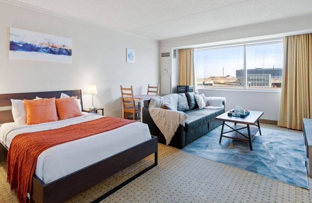 CozySuites Showboat Bold Beachside Suite 24