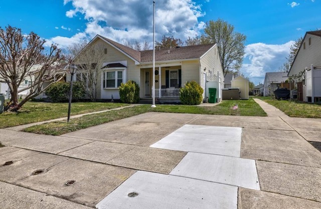DOG FRIENDLY! 1220B Vermont Avenue
