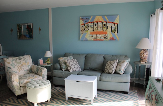 Efficiency with charming coastal cottage deco