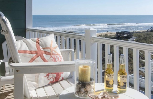 FFR318 Penthouse Retreat by First Flight Rentals