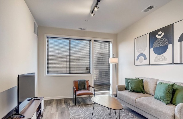 Frontdesk | 1 BR Apt by Brewerytown Square