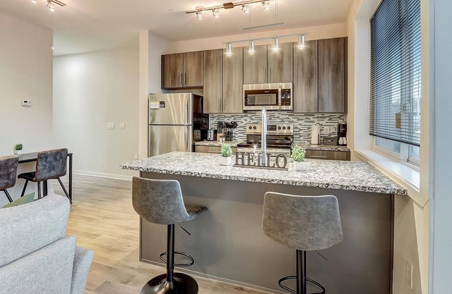 Frontdesk | 1 BR Apt by The Met Philadelphia