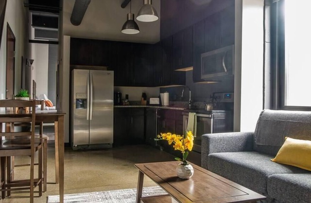 Frontdesk | Comfortable + Modern 1BR near Downtown