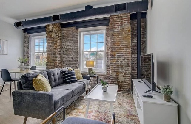 Frontdesk | Modern 1 BR in Northern Liberties