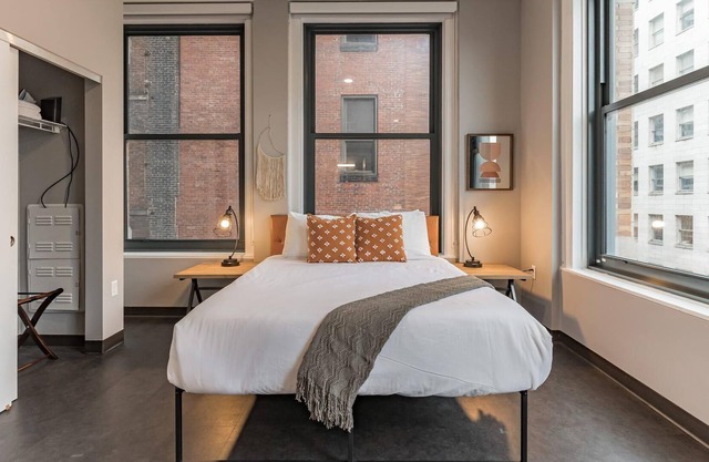 Frontdesk | Studio Apt near National Aviary