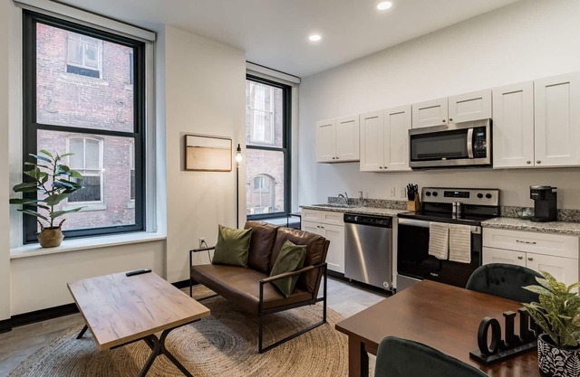 Frontdesk | Studio Apt close to Andy Warhol Museum