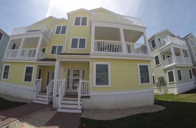 HAWAIIAN BEACH RESORT #206 - NORTH WILDWOOD SUMMER VACATION RENTALS with POOLS
