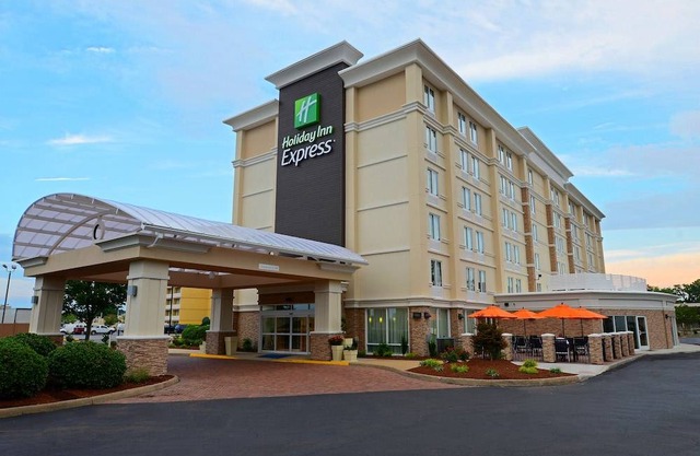 Holiday Inn Express Hotels- Hampton, an IHG Hotel