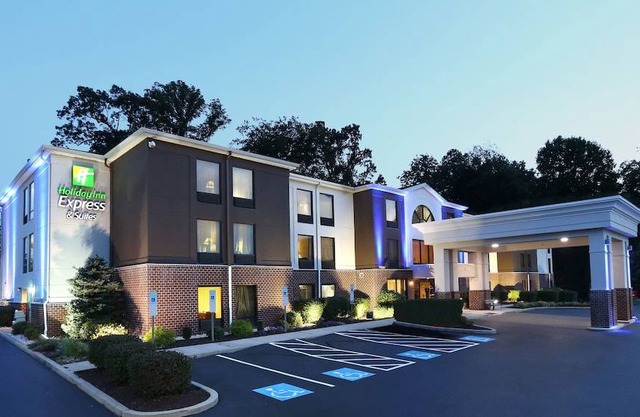 Holiday Inn Express Hotel & Suites West Chester, an IHG Hotel