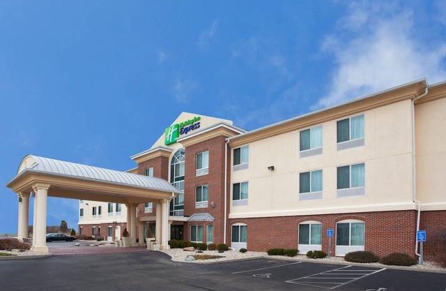 Holiday Inn Express Hotel & Suites Cincinnati-Blue Ash, an IHG Hotel
