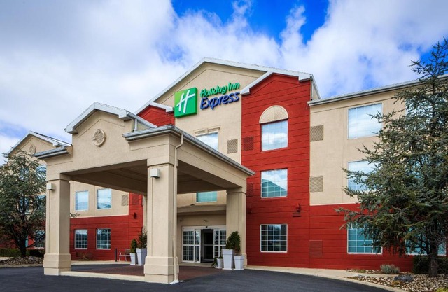 Holiday Inn Express Hotel 