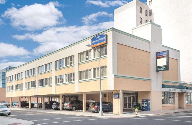 Howard Johnson 