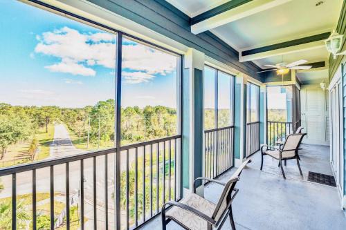 Inviting 3BR Condo with Private Patio - Near Disney