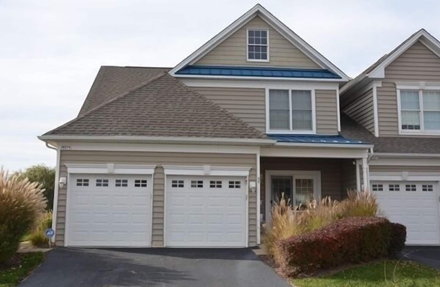 JULY RATES DISCOUNTED $100 FOR BOOKINGS MADE BEFORE MAY 15, 2024! FREE ACTIVITIES INCLUDED! Spacious & comfortable 3 bedroom plus loft, 2.5 bath lake front carriage house offers 2600 square feet of cozy elegance!