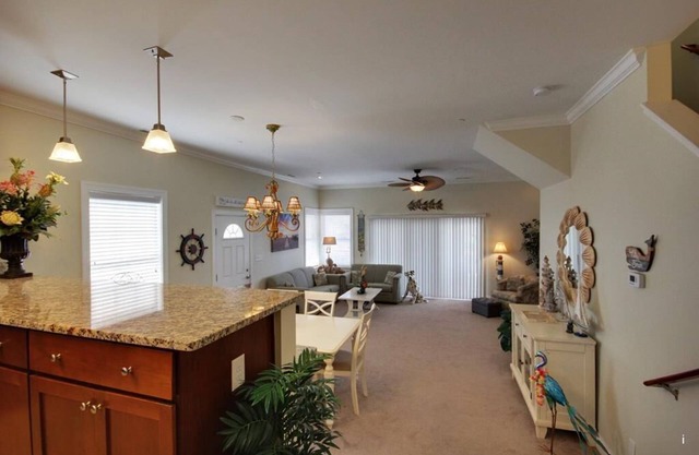 Just lovely. 3 br townhouse @16th St is an ez walk to the beach and boards.