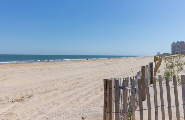 Ocean Block Condo with Balcony, Central AC, WiFi, Laundry & Shared Pool