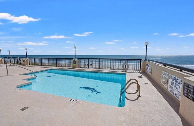 Oceanfront condo w/4th floor sundeck, pool, kids' pool in North Myrtle Beach