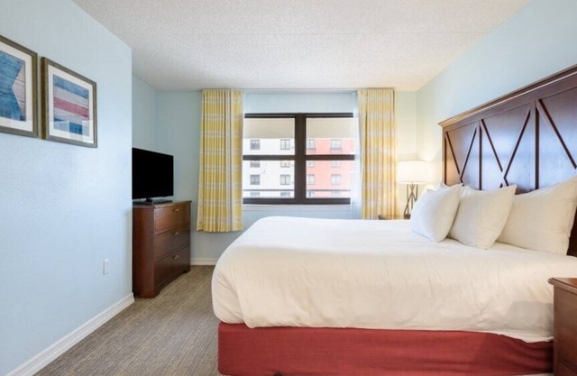 Opulent Club Wyndham Skyline Tower, 2 Bedroom Deluxe Suite, A Mile to Delectable Restaurants