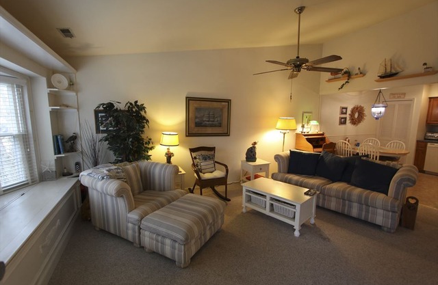 PET FRIENDLY - 1220 B Vermont Avenue