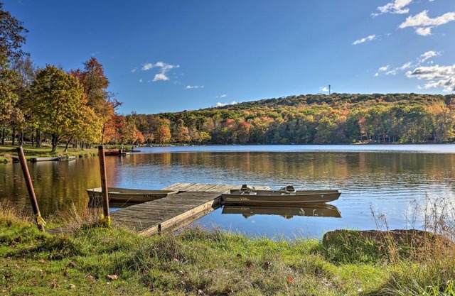 Pet-Friendly Pocono Paradise with Lake Access!