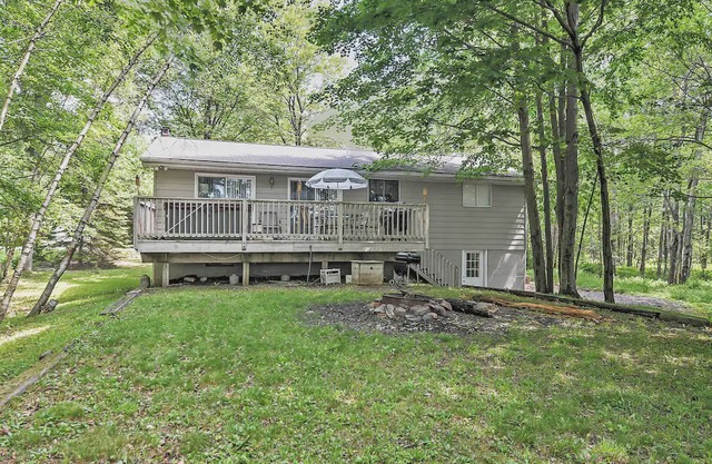 Pocono Lake Resort Home w/ BBQ & Lake Access!