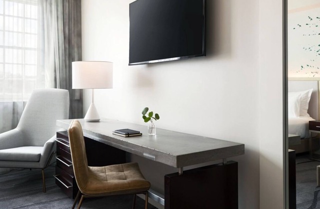 Relax and Unwind! Pet-friendly Unit! Close to U S Patent and Trademark Museum!