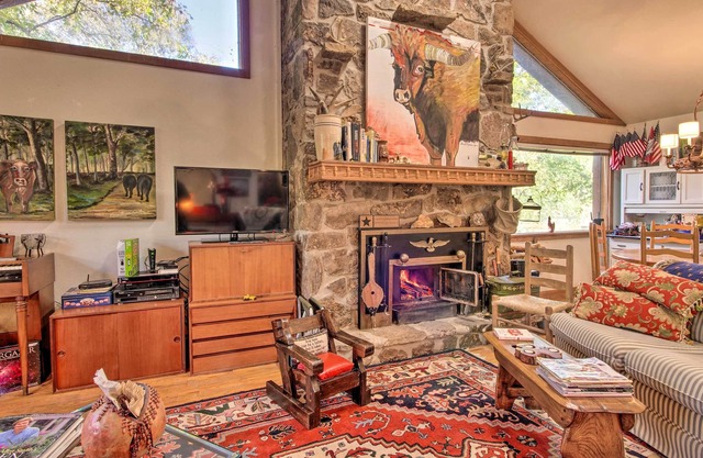 Riverfront Getaway w/ Treehouse, Kayaks & Deck!