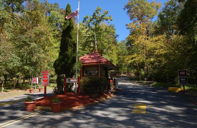 Scotrun Camping Resort Deluxe Park Model 5