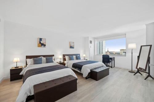 Sleep SIX CozySuites, 1BR 2BA on the Boardwalk