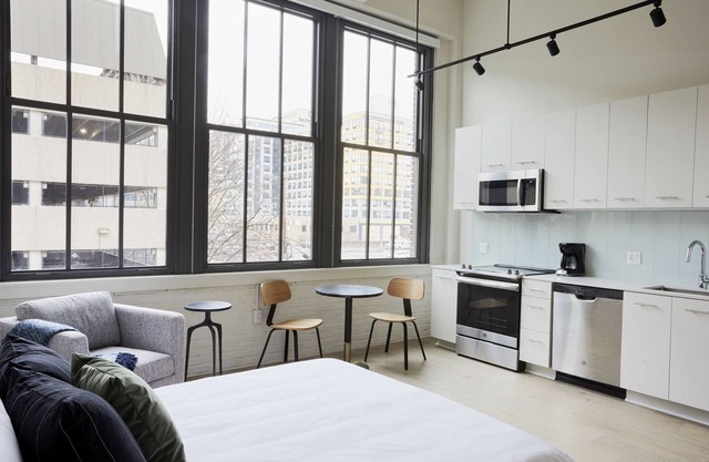 Sonder at Sixteen Hundred | Queen Studio Apartment