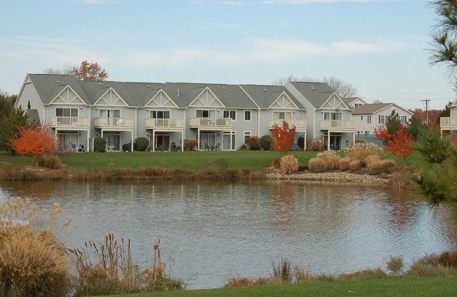 Spacious, lakefront 1st floor 2 bedroom condo with pool