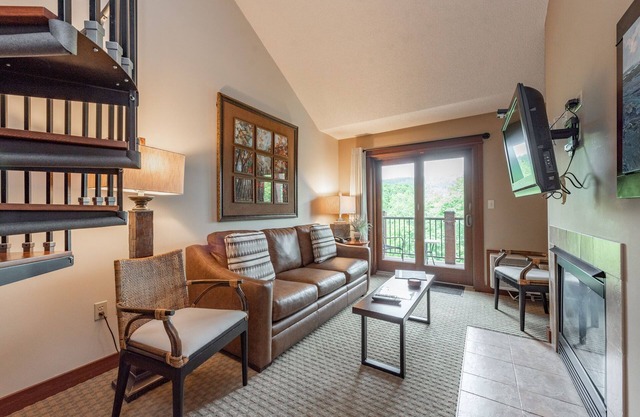 Suites at Silver Tree: A307 One Bedroom & Loft Lake View
