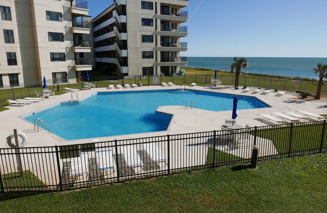 Summer Winds 234: 2 BR, 2 BA Condominium in Indian Beach, Sleeps 6