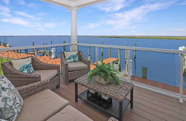 Sunset Bay Villa 101 - Waterfront condo w/shared pool!