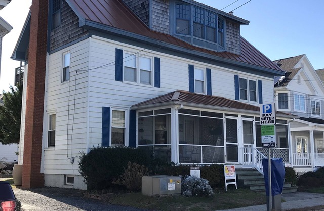 Swim, Walk, Eat, & Play. Located 1/2 block to beach & boardwalk