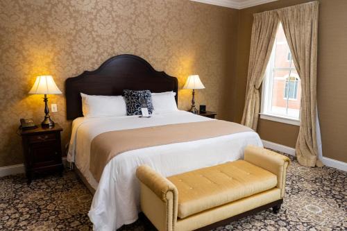 The Mount Vernon Grand Hotel 