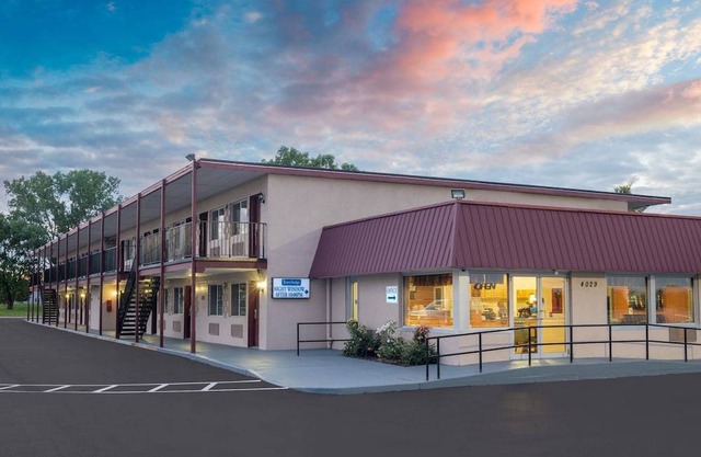 Travelodge by Wyndham Grove City / So. Columbus