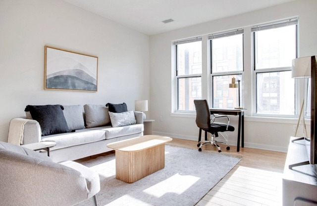 Upscale H Street 1BR w/W/D & Gym, walk to Union Station, by Blueground