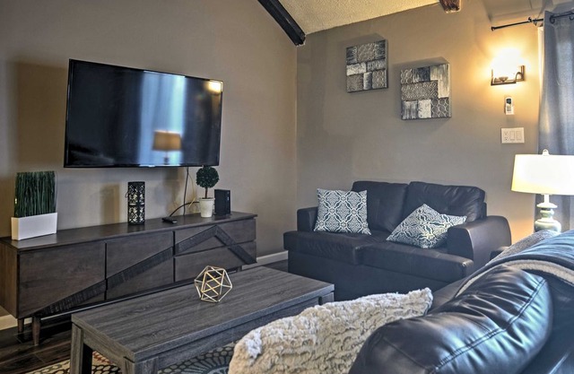 Upscale Tannersville Townhome Close to Skiing!