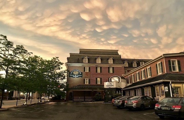 Waynebrook Inn