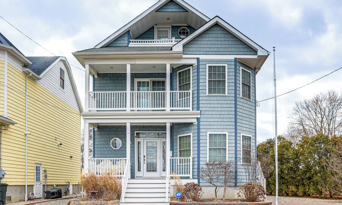 Point Pleasant Beach House | 1 Mi to Jenkinson's Boardwalk: Family Gem w/Grill