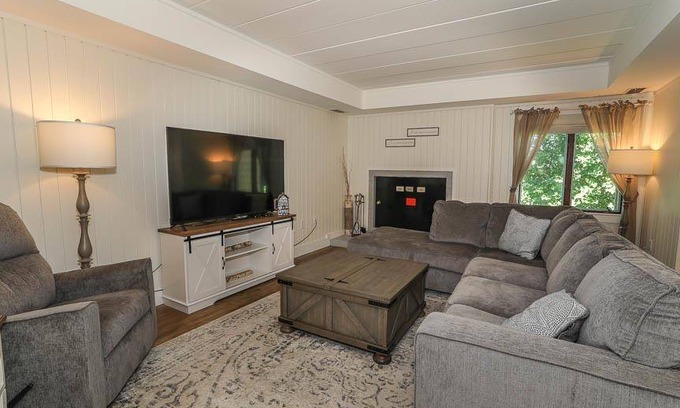 Seven Springs Condo | 101 m² Condo ∙ 2 bedrooms ∙ 10 guests