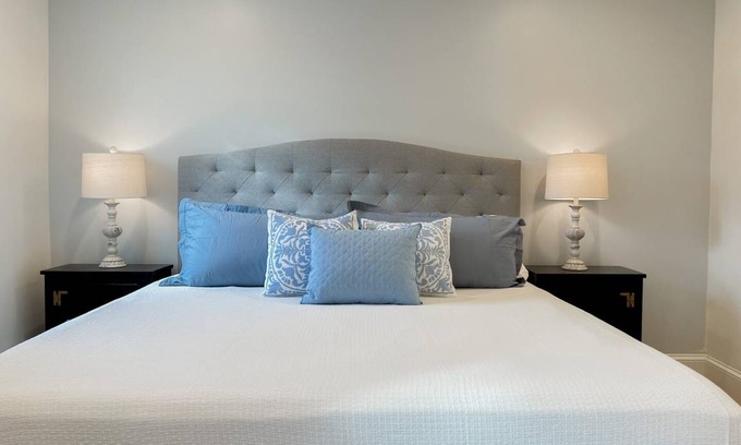 Southwest Center City Apartment | 111 m² Apartment ∙ 3 bedrooms ∙ 6 guests