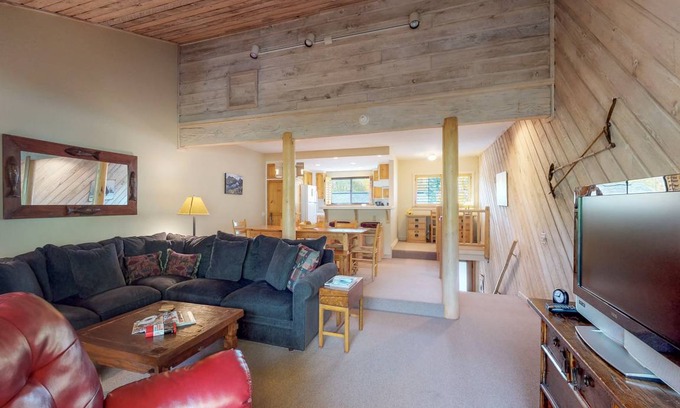 Elkhorn Village Condo | 111 m² Condo ∙ 2 bedrooms ∙ 4 guests