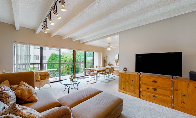 Caine Woods Condo | 113 m² Condo ∙ 2 bedrooms ∙ 6 guests