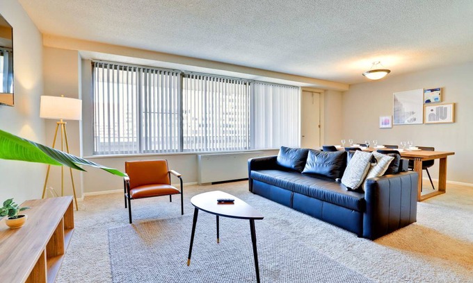 Crystal City Apartment | 114 m² Apartment ∙ 2 bedrooms ∙ 5 guests
